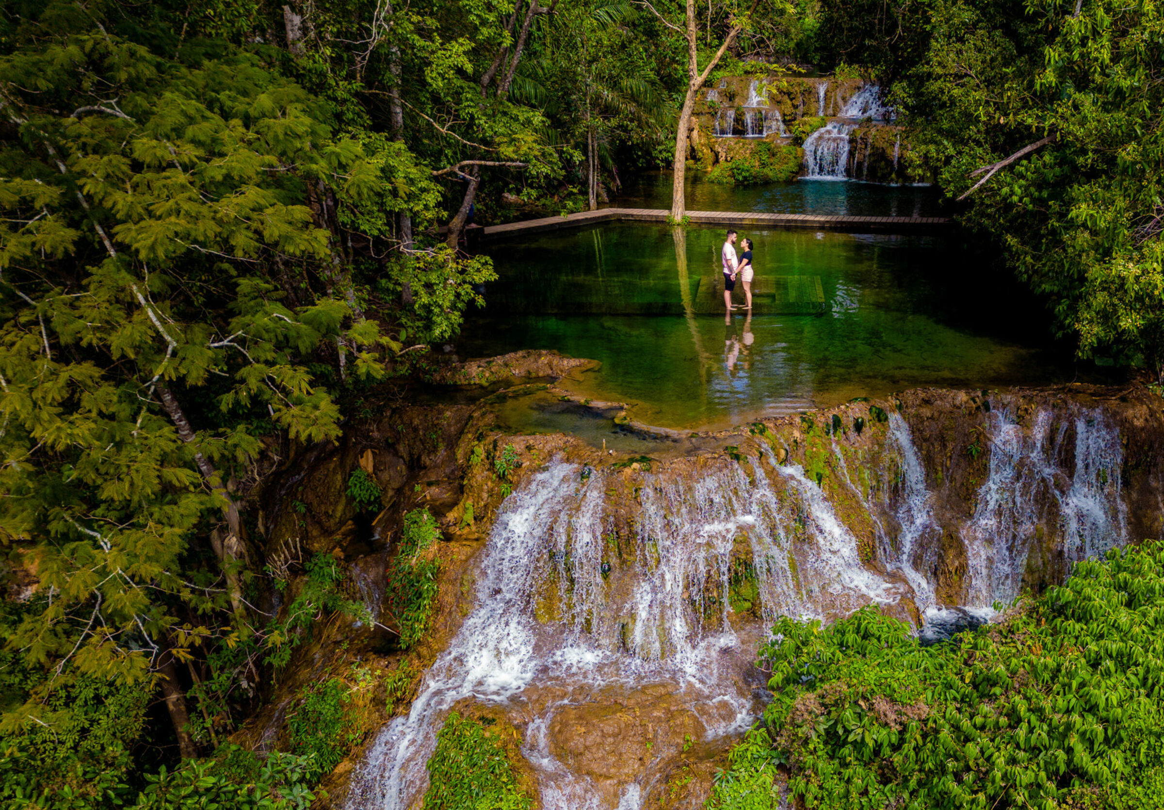 foto com drone na boca da onça em Bodoquena e Bonito MS