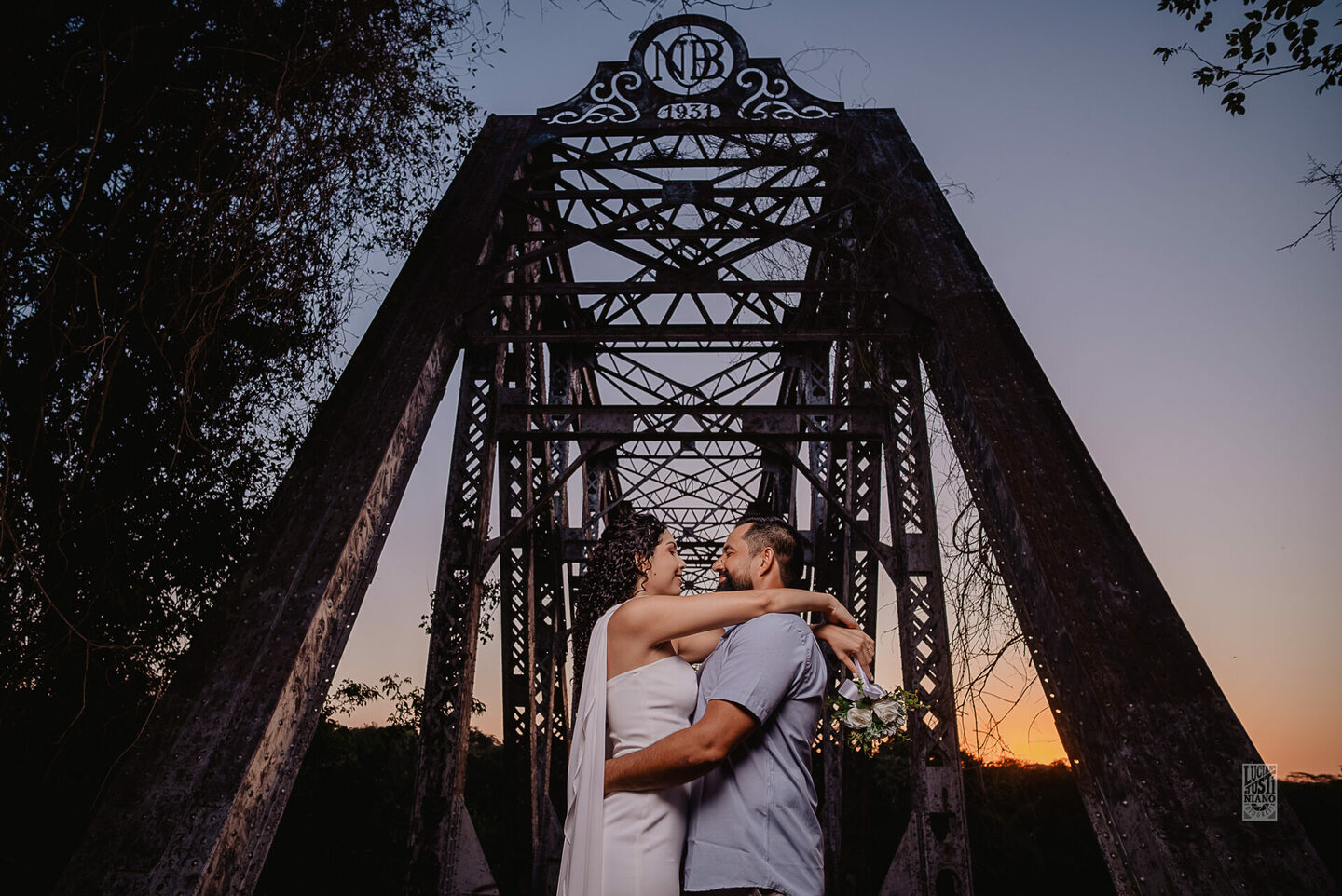 Casamento Civil e Ensaio na Ponte de ferro de Salobra de  Niellen e Paulo - Miranda - MS